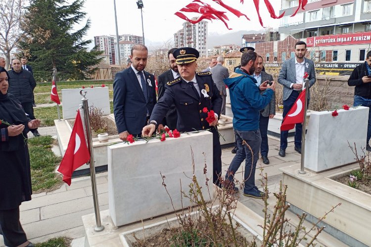 Niğde'de polislerden şehitlik ziyareti -