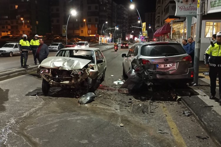Niğde'de İsmet Sayın Caddesi'nde trafik kazası -