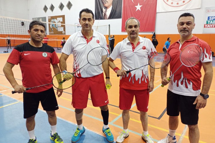Niğde Veteran Badminton Takımı şampiyona hazırlıklarına devam ediyor -