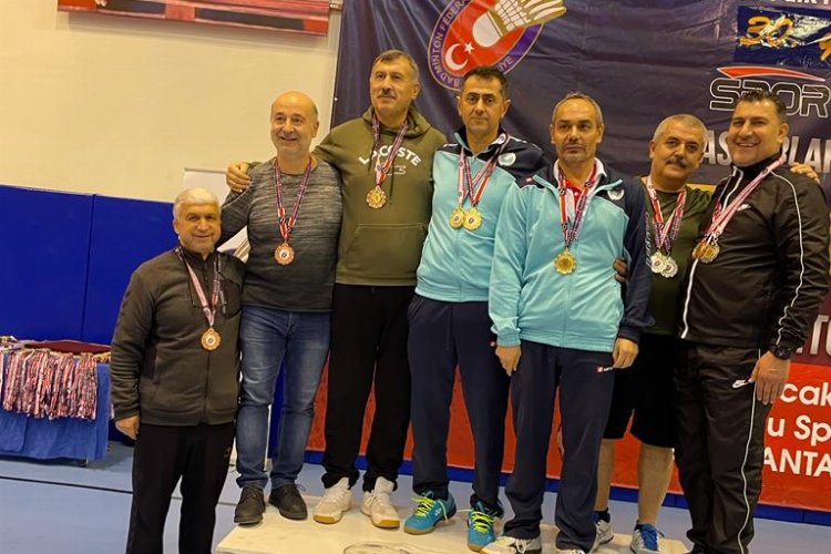 Niğde Veteran Badminton takımından 10 madalya -