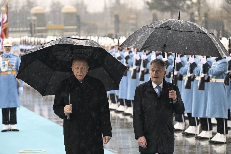 Niinistö'ye yağmur altında karşılama -