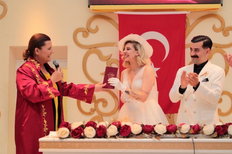 Nikah salonu 1 TL olan İzmit'te mutlu günler de ölümsüzleşecek -