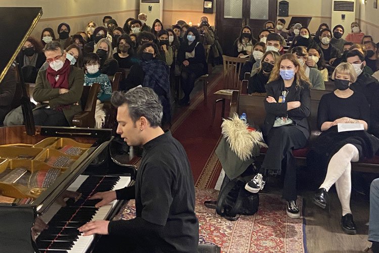 Ünlü piyanistten Kilise'de özel albüm lansmanı -