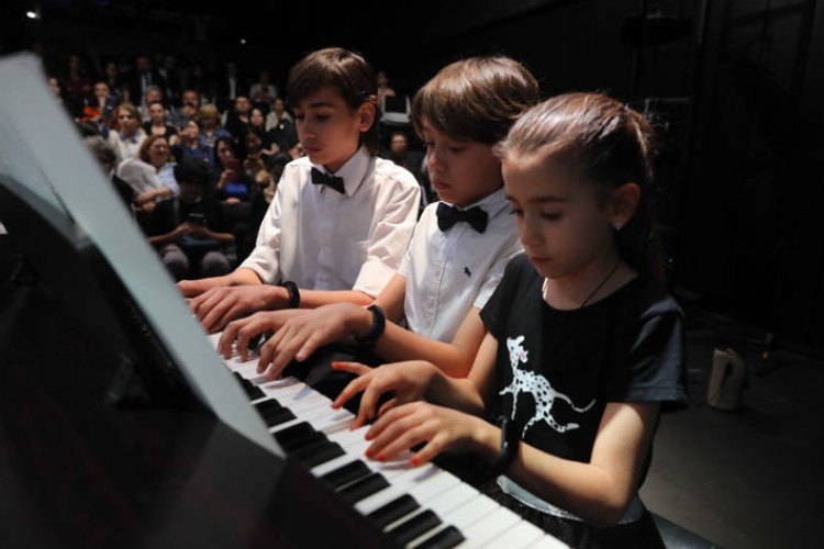Öğrencilerden nefes kesen konser -