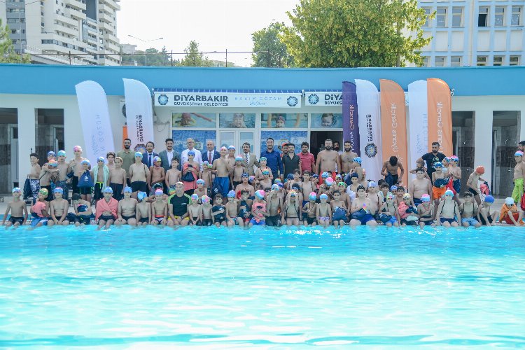 Öğrencilere spor malzemesi desteği -