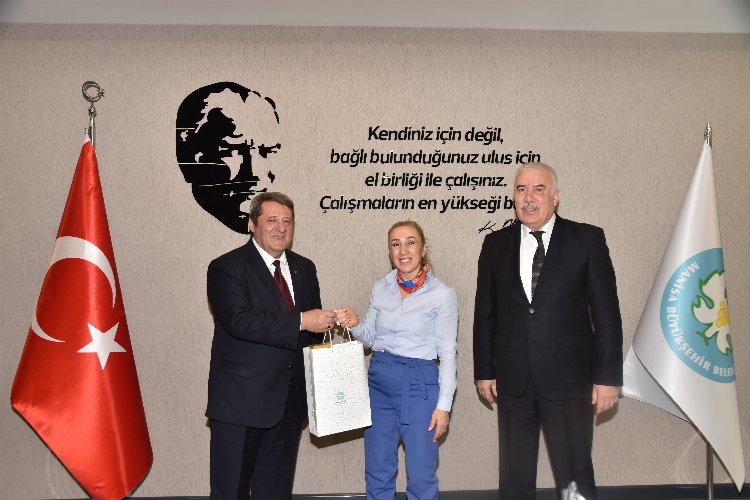 Olimpiyat Madalyalı Şenyurt’tan Manisa Büyükşehir'e ziyaret -