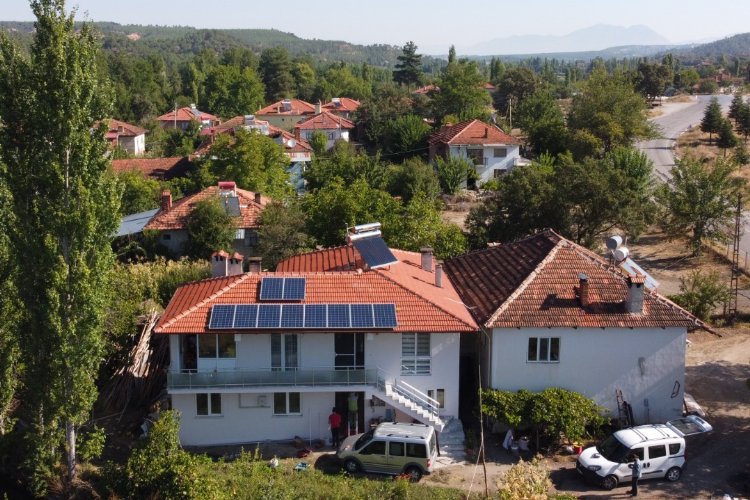 Orman köylüsü elektriğini güneşten alıyor -