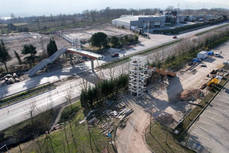 Ormanya üstgeçidinde çelik montaj -