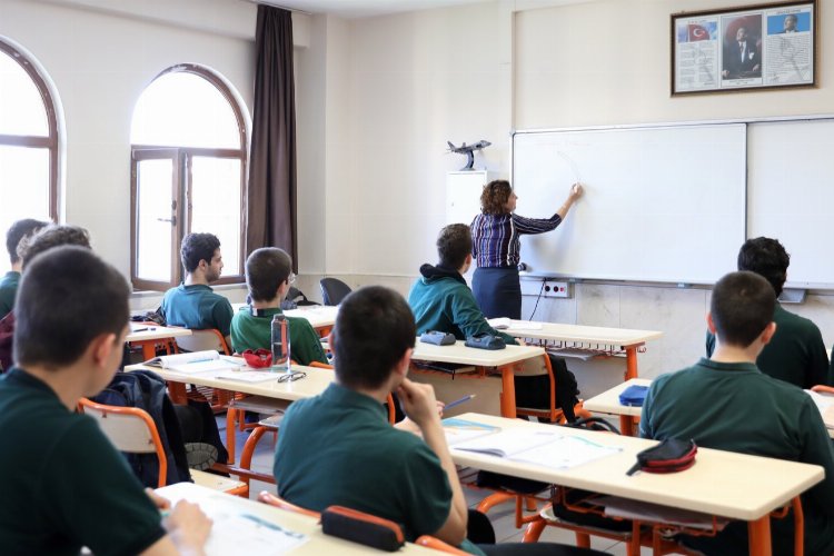 Ortaöğretim'de değişiklik 'Resmi'leşti... Test usulü sınav son verildi -