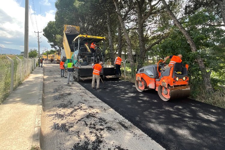 Osmangazi’de asfalt mesaisi hız kesmiyor -