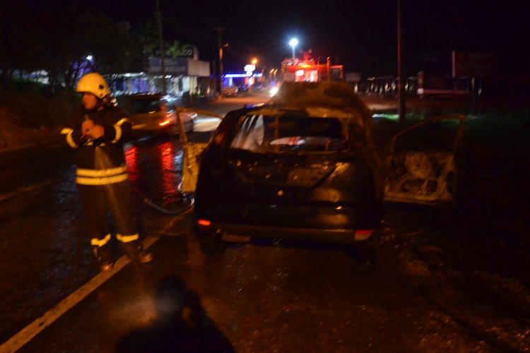 Otomobil seyir halindeyken alev aldı -