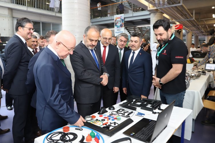 Otomotiv öğrencileri Bursa'da teknolojinin peşinde -