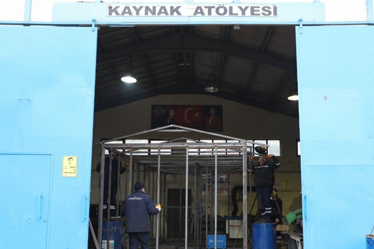 Öz kaynakları ile konteyner ev yapıyorlar -