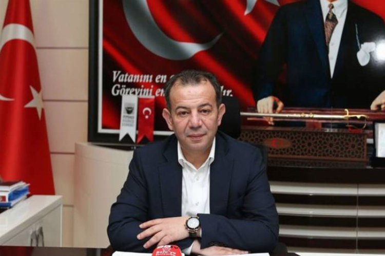 Özcan'dan ihraca ilk yorum... Bu karar badem bıyıklıları ziyadesiyle mutlu etmiştir -