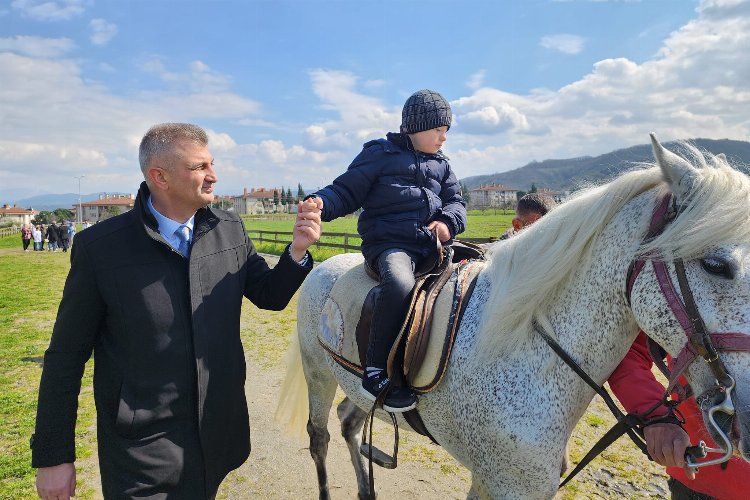 Özel bireyler Gölcük'te at binme heyecanı yaşadı -