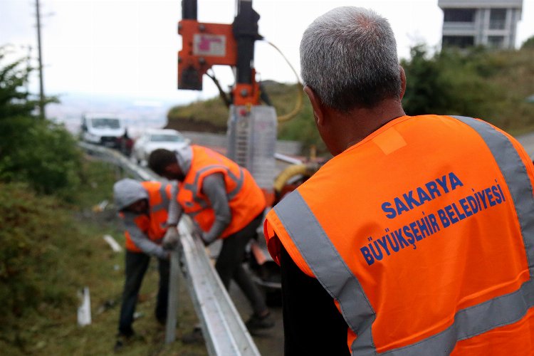 Paraşüt Tepe’ye giden yolda artık çelik bariyer var -