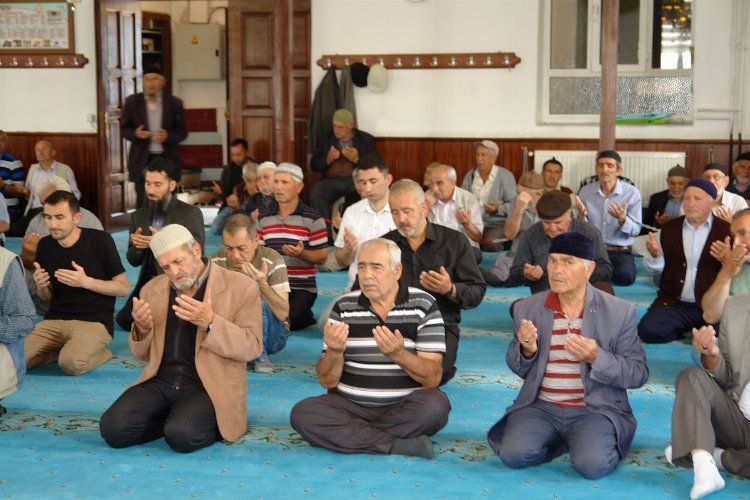 Pazaryeri Ahmetler Köyü bereket için şükür duasında -