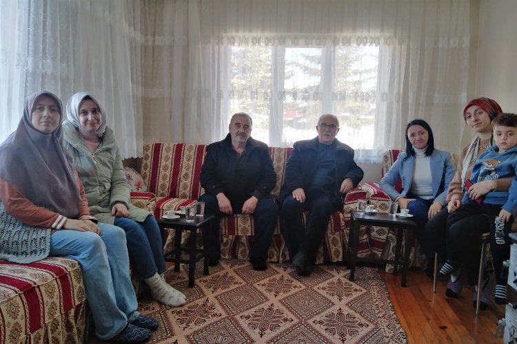 Pazaryeri'ne yerleşen depremzedelere Başkan Tekin'den ziyaret -