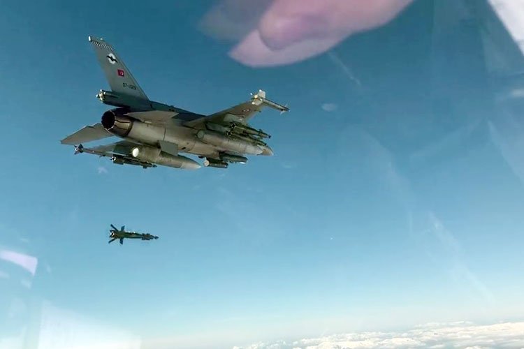 Pençe Kilit'te hava harekâtı... 8 terörist etkisiz! -