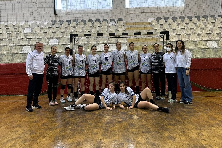 Poyrazın Kızları İzmir'de esti -