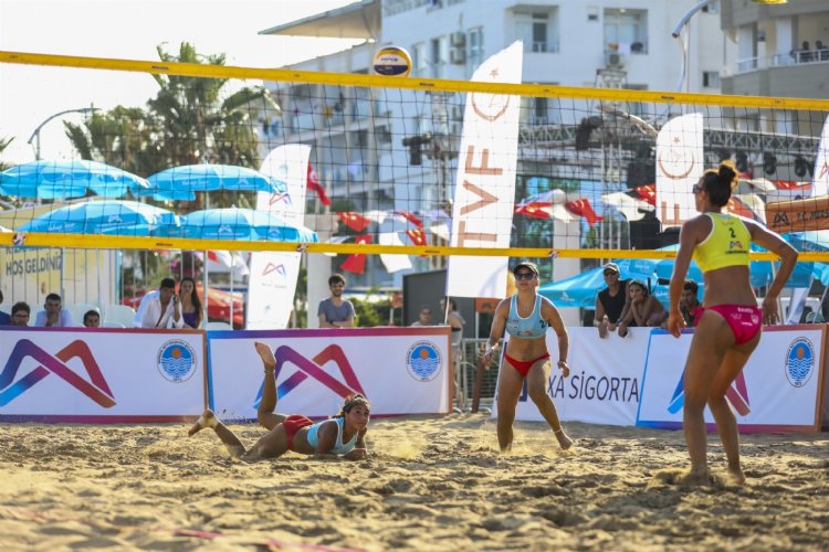 Pro Beach Tour'da kıyasıya mücadele -