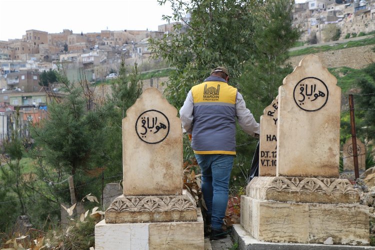 Ramazan Bayramı öncesi mezarlıklarda bakım zamanı -