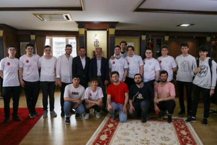 RİBEGEM Gençlik Festivali e-spor turnuvasında ödüller verildi -