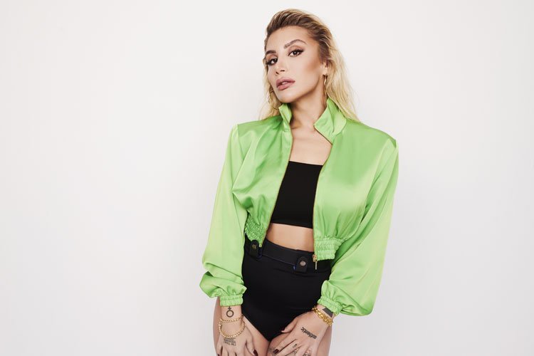 İrem Derici'den 'Ara Sıra' -