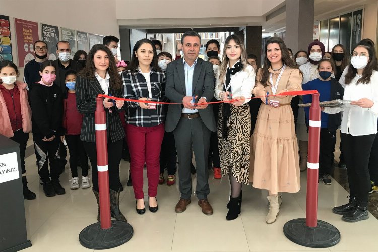 Öğrencilerin elinden karma sanat -