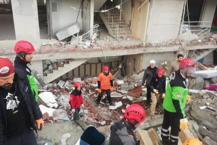 RİKE 90 kişiyle deprem bölgesinde hizmet veriyor -