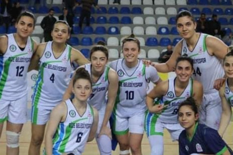 Rize Belediyesi Kadın Basketbol takımı çeyrek finalde ilk maçını kazandı -