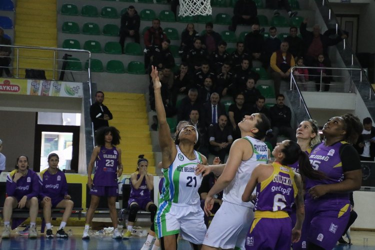 Rize Belediyesi Kadın Basketbol Takımı yarı finale yükseldi -
