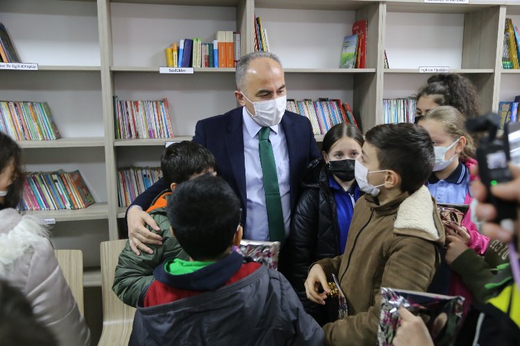 Rize Belediyesi'nden öğrencilere 3 bin kitap -
