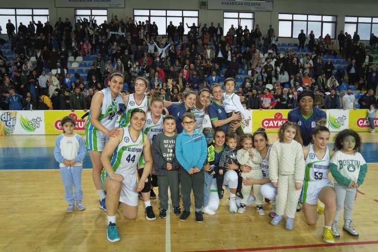 Rize Belediyespor Kadın Basketbol takımının şampiyonluğuna bir adım kaldı -