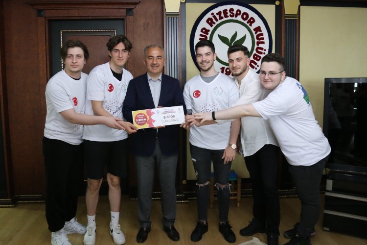 Rize'de e-spor ödülleri Başkan Metin'den -