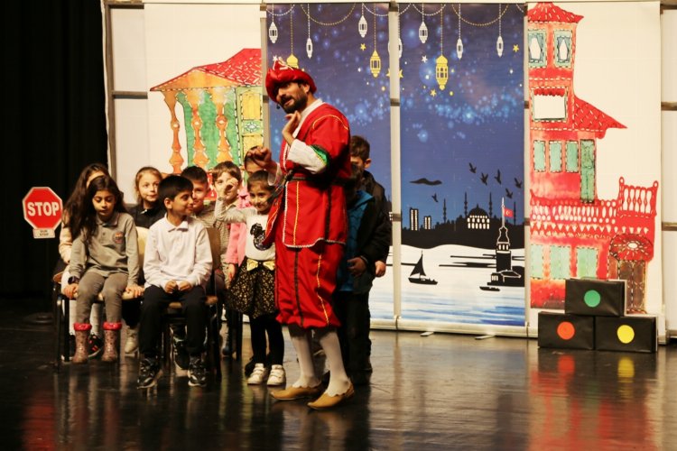 Rize'de 'Hacivat-Karagöz'le sahne aldılar -