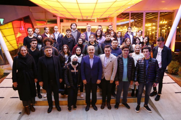 Rize'de Rahmi Metin gençlerle buluştu -