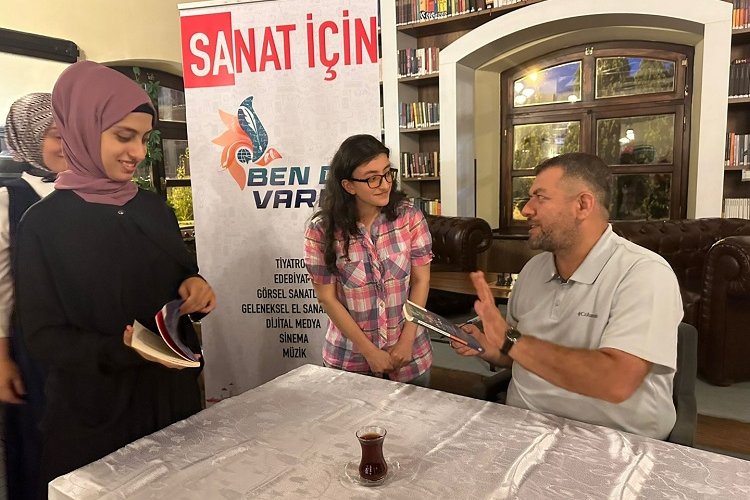 Şair Kılıçarslan, özel gereksinimli okurlarıyla buluştu -