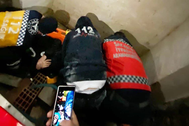 Sakarya Adapazarı'nda havalandırma boşluğundan hayata bağlandı -