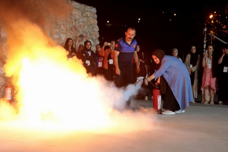 Sakarya Büyükşehir gençlere ‘ateşe müdahaleyi’ öğretti -