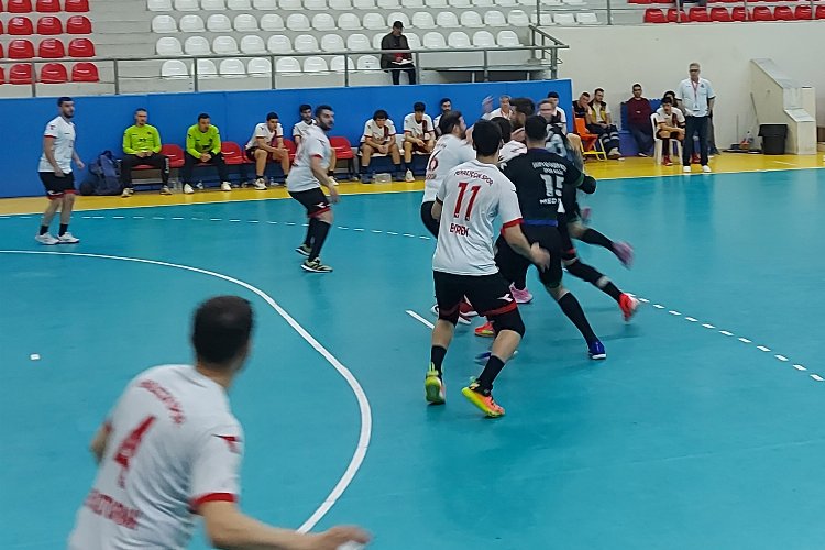Sakarya Büyükşehir hentbol serisinde 1-0 öne geçti -