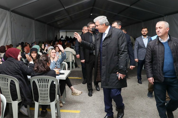 Sakarya Büyükşehir bin kişiye sofra kurdu -