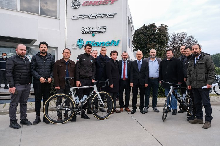 Sakarya Büyükşehir Bisiklet Takımı sponsorluklarla gücüne güç kattı -
