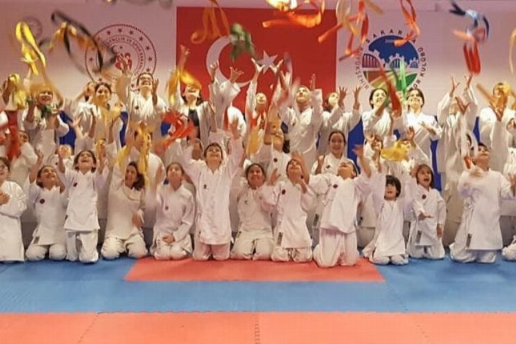 Sakarya Büyükşehir karatecileri kuşak atladı -