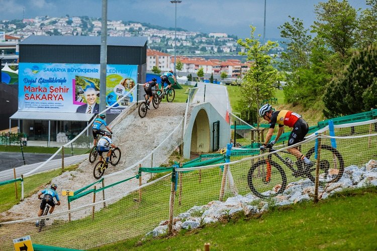 Sakarya'da Ayçiçeği Bisiklet Vadisi’nde kıyasıya rekabet -