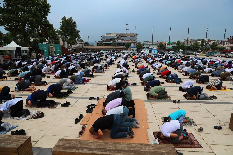 Sakarya'da bayram namazı Demokrasi Meydanı’nda kılınacak -