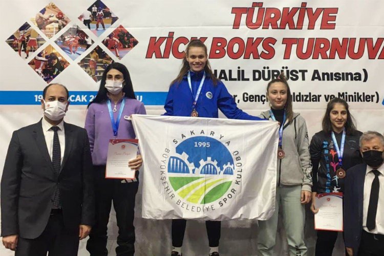 Sakarya'da Büyükşehir Kick Boks takımından 3 madalya -