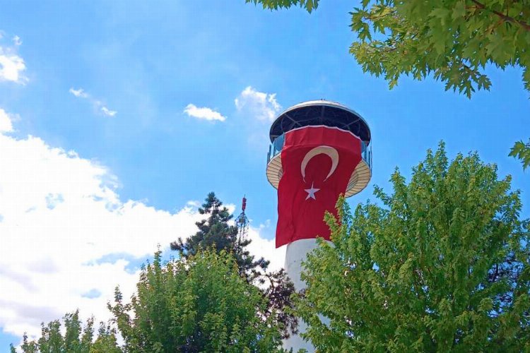 Sakarya'da dev Türk Bayrağı gönderde -