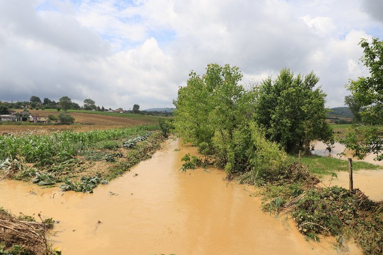 Sakarya'da ekiplerden olumsuzluklara anında müdahale -