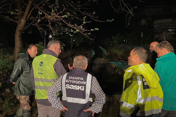 Sakarya'da gece boyu sel mesaisi -